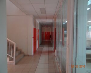 L'intérieur de l'aéroport