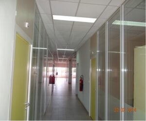 L'intérieur de l'aéroport